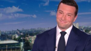 « Si l’on vient expliquer aux Français que l’on ne va pas baisser la fiscalité pour 99 % d’entre eux, au motif que cela pourrait profiter aux 1 % qui roulent en Porsche, ce n’est pas sérieux », estime Jordan Bardella, président du Rassemblement national