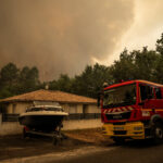 EN DIRECT – Incendies : près de 200.000 personnes évacuées en France, près de 98.000 hectares partis en fumée