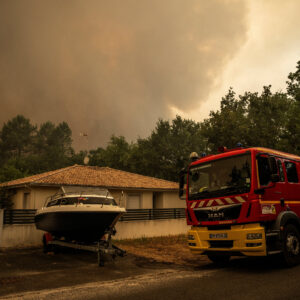 EN DIRECT – Incendies : près de 200.000 personnes évacuées en France, près de 98.000 hectares partis en fumée